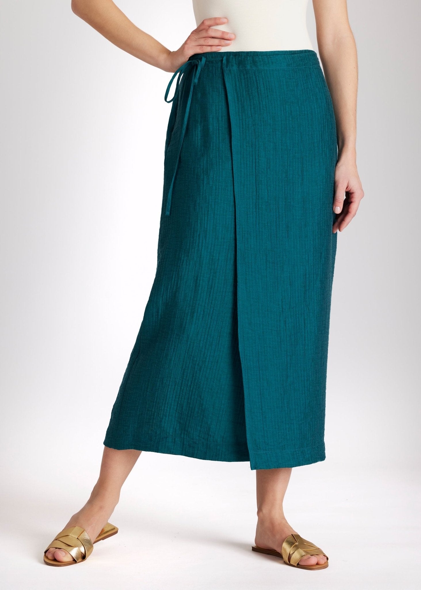 Midi-Rock NAWIKORO in Wickeloptik mit Bindetail und schmaler Form in Dunkelgrün