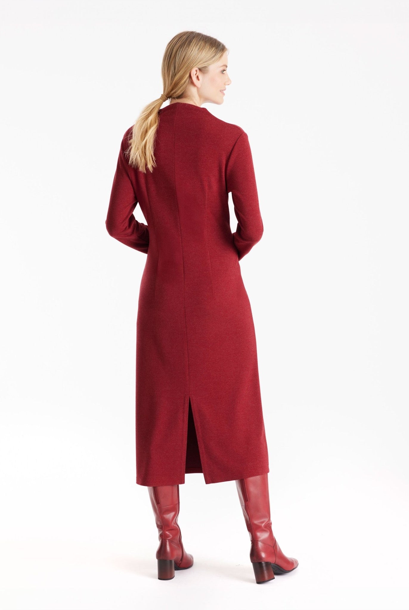 Schmales Kleid OREYA mit hohem Kragen, langen Armen und seitlicher Knotung in Rot