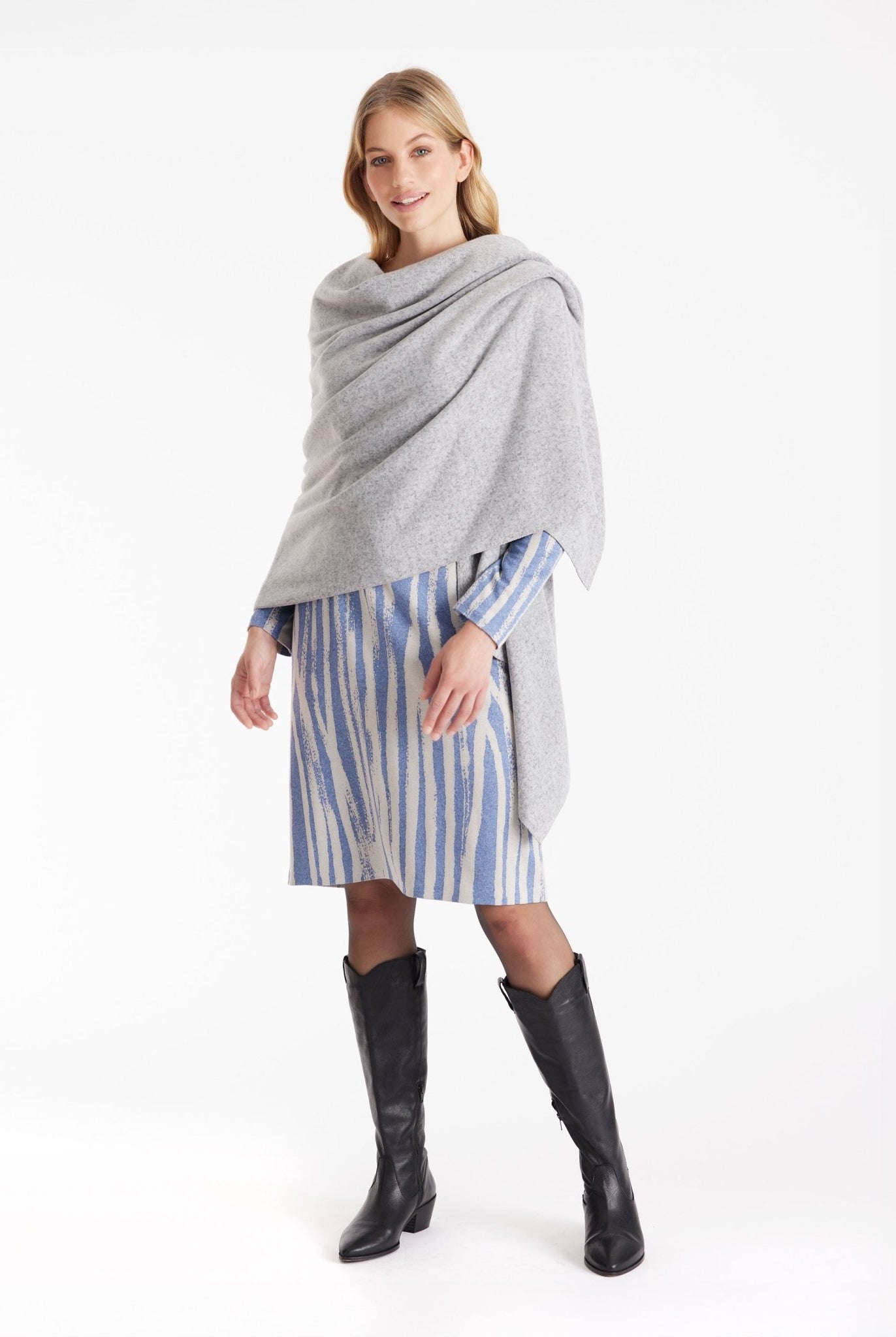 Stola SUSTOLA in Hellgrau