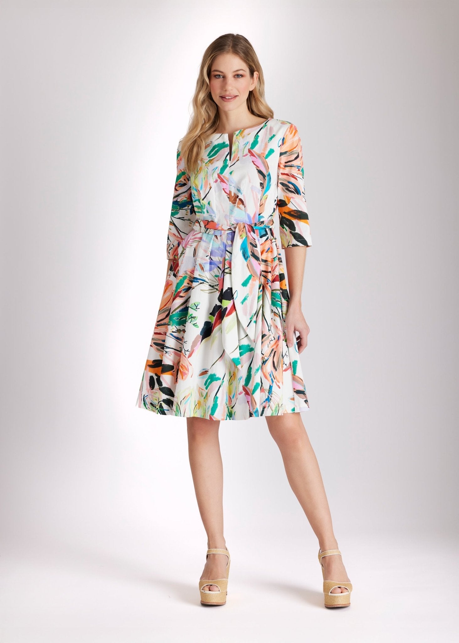 Ärmelloses Midi-Kleid DEMONA mit Rundhalsausschnitt, taillierter Form und floralem Print