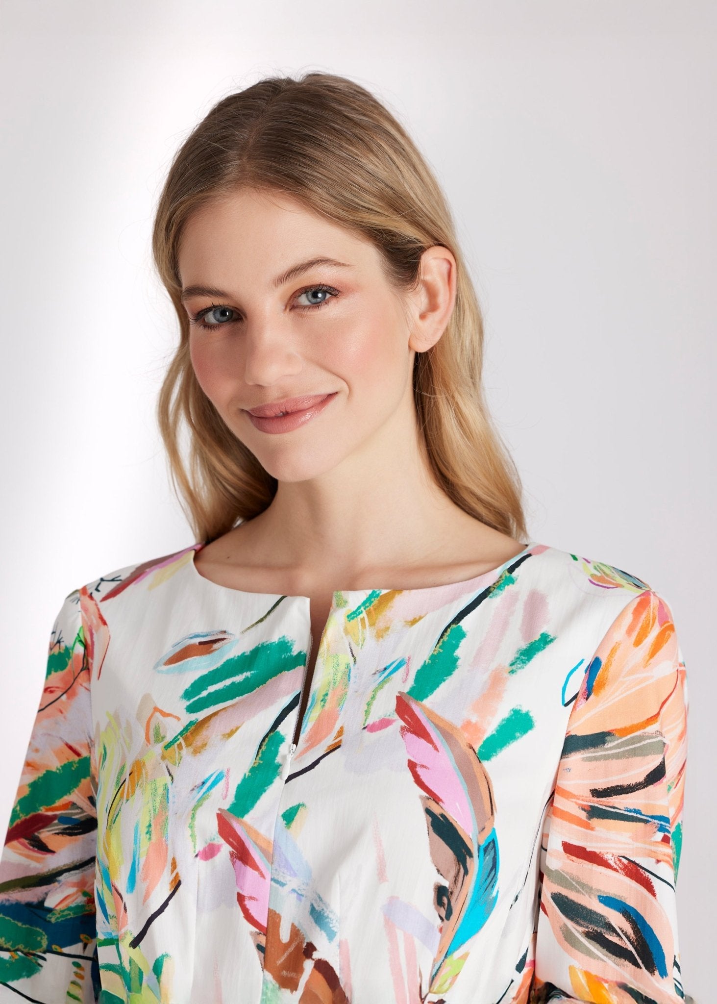 Ärmelloses Midi-Kleid DEMONA mit Rundhalsausschnitt, taillierter Form und floralem Print