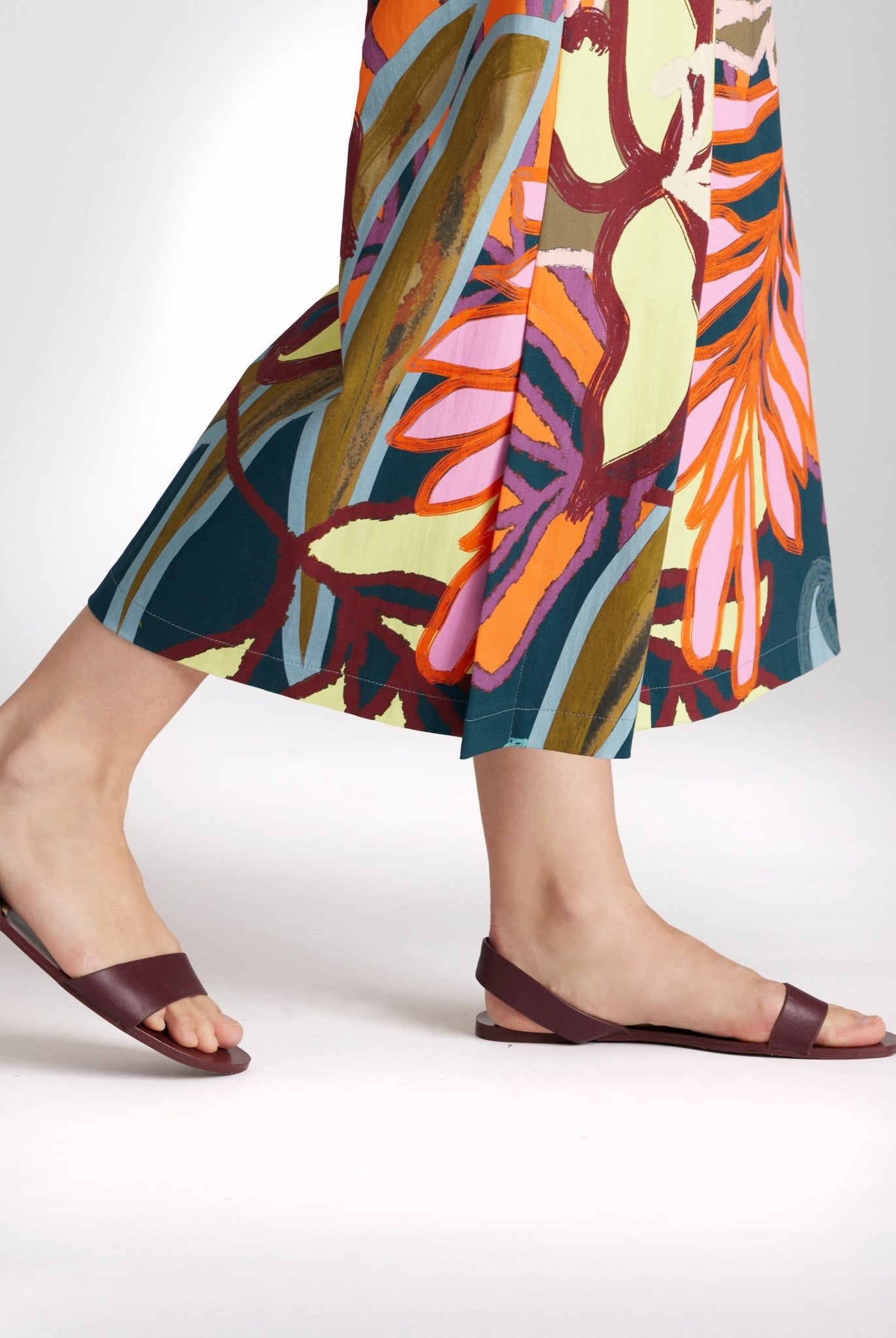 Culotte DUKANA mit weitem Bein in 7/8-Länge und mehrfarbigem, floralem Print