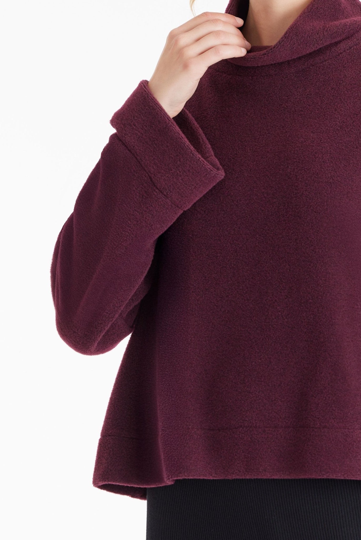 Weiter Pullover SUKATO mit Stehkragen und langen, weiten Armen in Dunkelrot