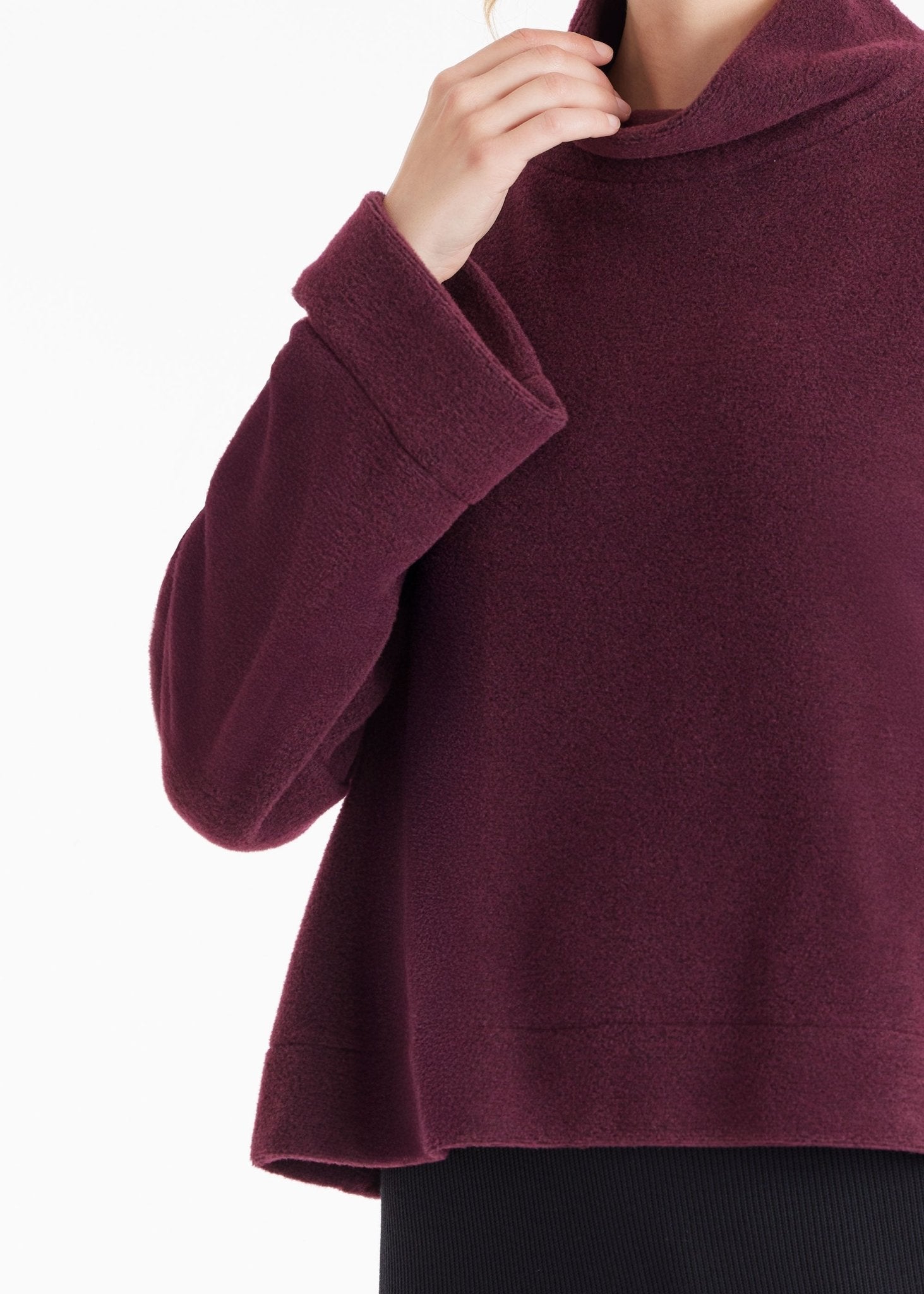 Weiter Pullover SUKATO mit Stehkragen und langen, weiten Armen in Dunkelrot