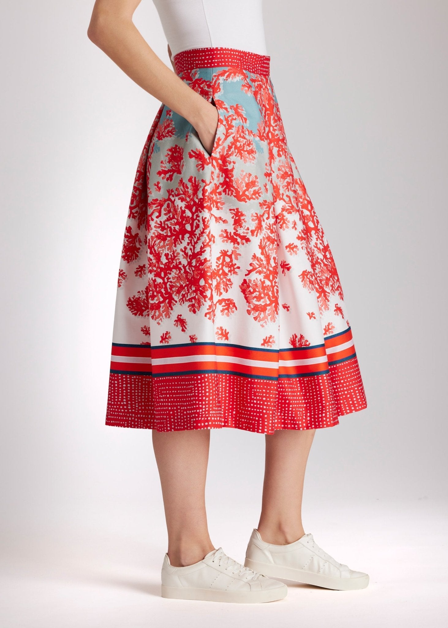 Ausgestellter Rock FAPIRO mit Falten, seitlichem Reißverschluss und Muster in Rot