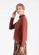 Langarm Bluse GYGATO mit Stehkragen und vorne seitlich aufgesetzter, großer Tasche in Braun