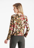 Bluse NABLOY mit Rundhals, kleinem V-Ausschnitt, langen Armen und mehrfarbigem Blumenmuster