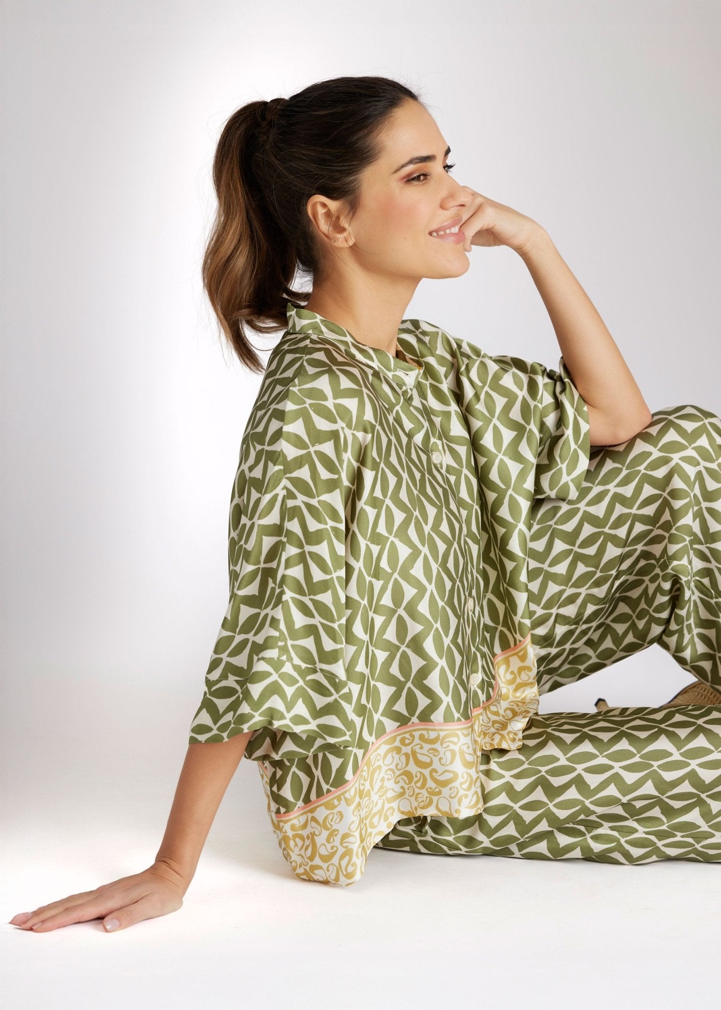 Coming Soon! Legere Bluse ZOTRINA aus Viskose mit Knopfleiste  - FOX'S - Fashion