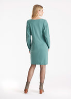Etuikleid ORYSHA mit U-Boot-Ausschnitt, langen Armen und Raffung in der Taille in Türkis