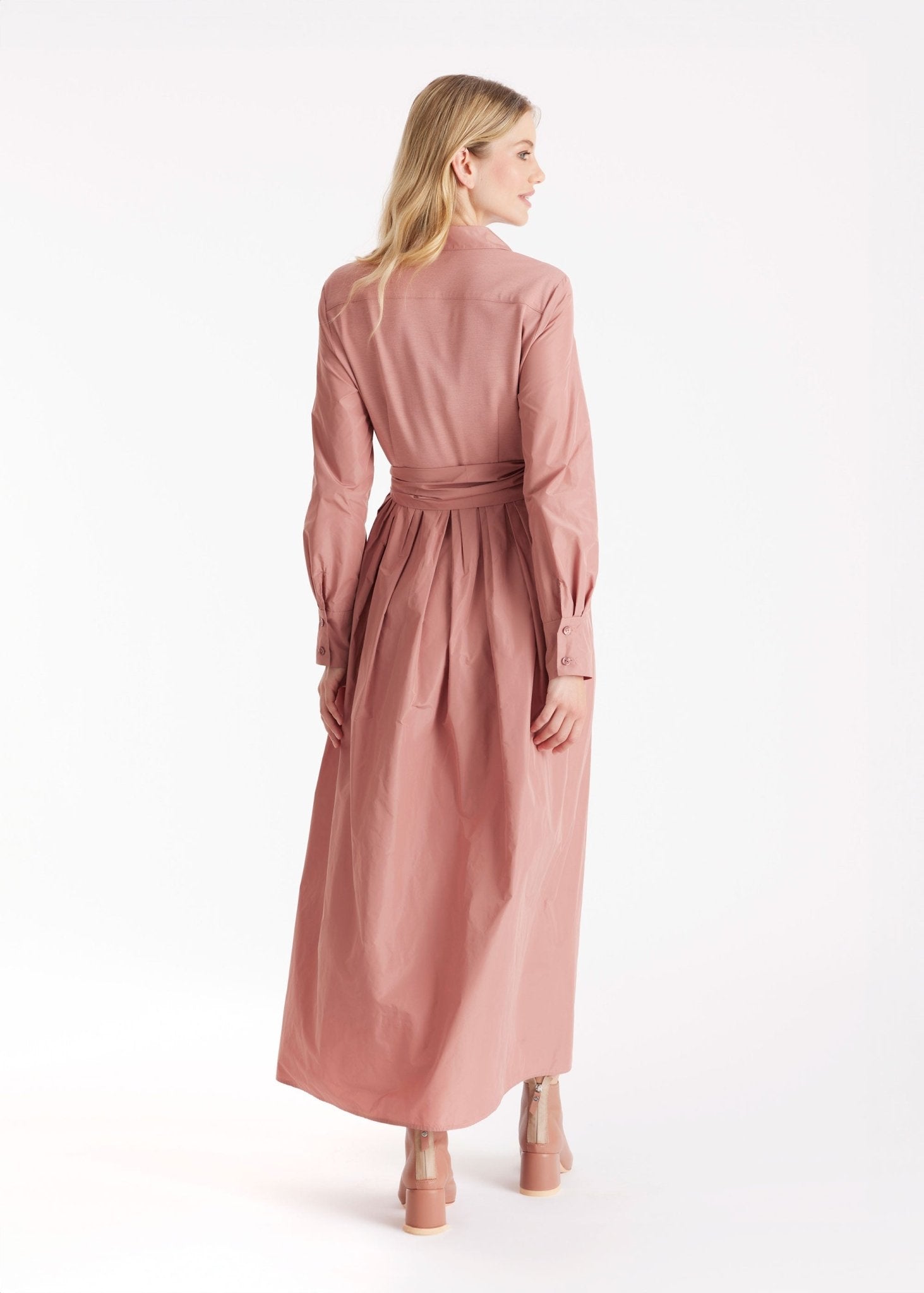 Langes Hemdblusenkleid GUVINTA mit Kragen, Knopfleiste und Bindegürtel in der Taille in Rosa