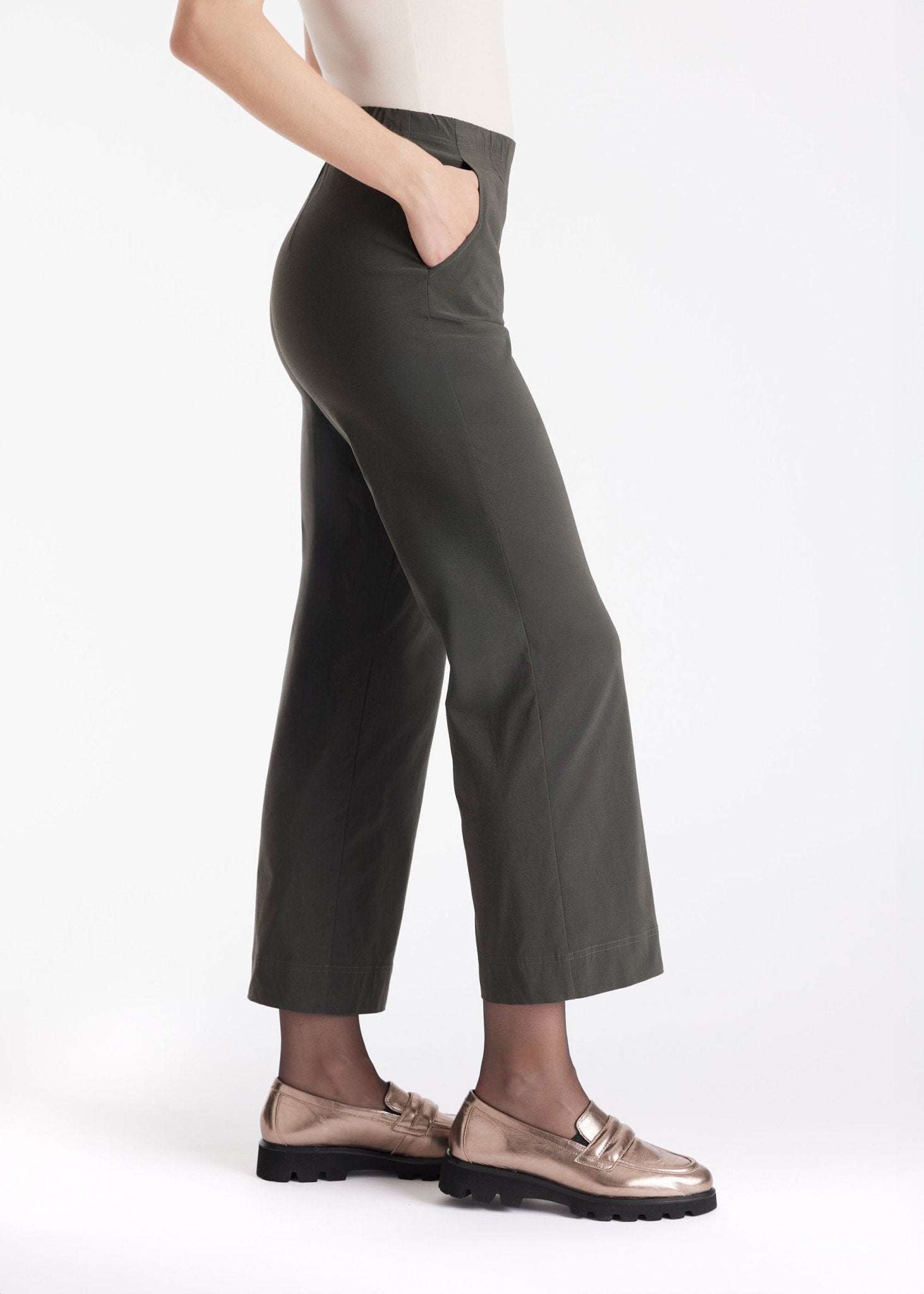 Hose JISTRA in 7/8-Länge mit geradem Bein und seitlichen Eingrifftaschen in Khakigrün