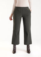 Hose JISTRA in 7/8-Länge mit geradem Bein und seitlichen Eingrifftaschen in Khakigrün