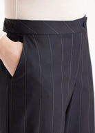 Hose TADOKI mit geradem Bein und Nadelstreifen in Dunkelblau