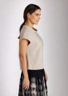 Bluse BOSOMI mit Stehkragen, kurzen Ärmeln und kastiger Form in Beige