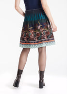 Kurzer Rock LACROS-W mit Gummibund und abstraktem Muster in Petrol