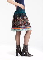 Kurzer Rock LACROS-W mit Gummibund und abstraktem Muster in Petrol