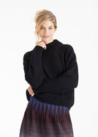 Kurzer Pullover PAROLY mit Stehkragen und langen Armen in Schwarz