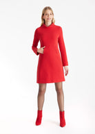 Kurzes Kleid HAJAPU mit Stehkragen, langen Armen und Eingrifftaschen in Rot