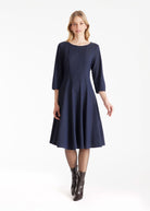 Knielanges Kleid IBIZZA mit Rundhals, 3/4-Ärmeln und weitem Faltenrock in Dunkelblau