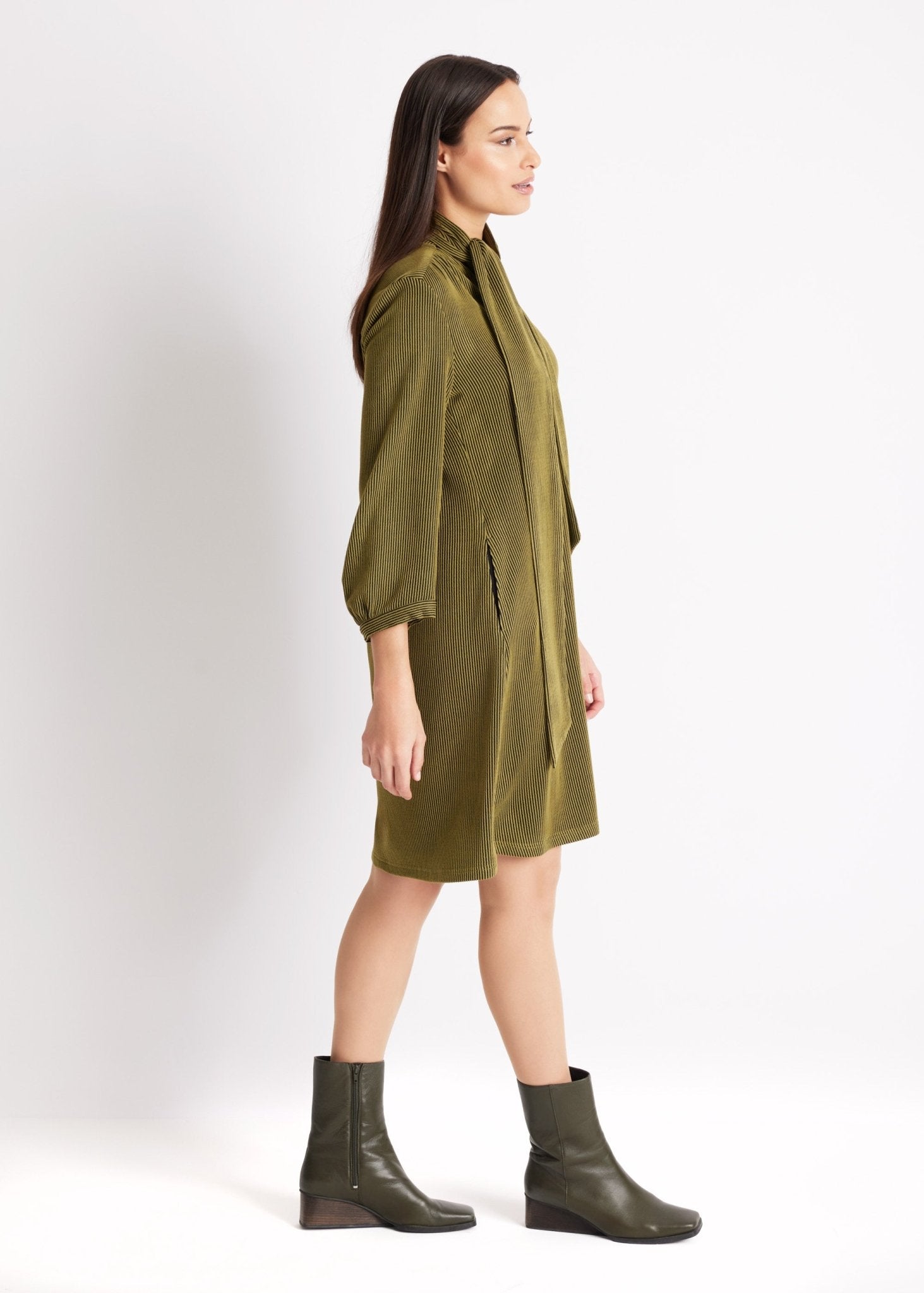 Kurzes Kleid PEKUNI aus fein geripptem Viskose-Mix - FOX'S-Fashion