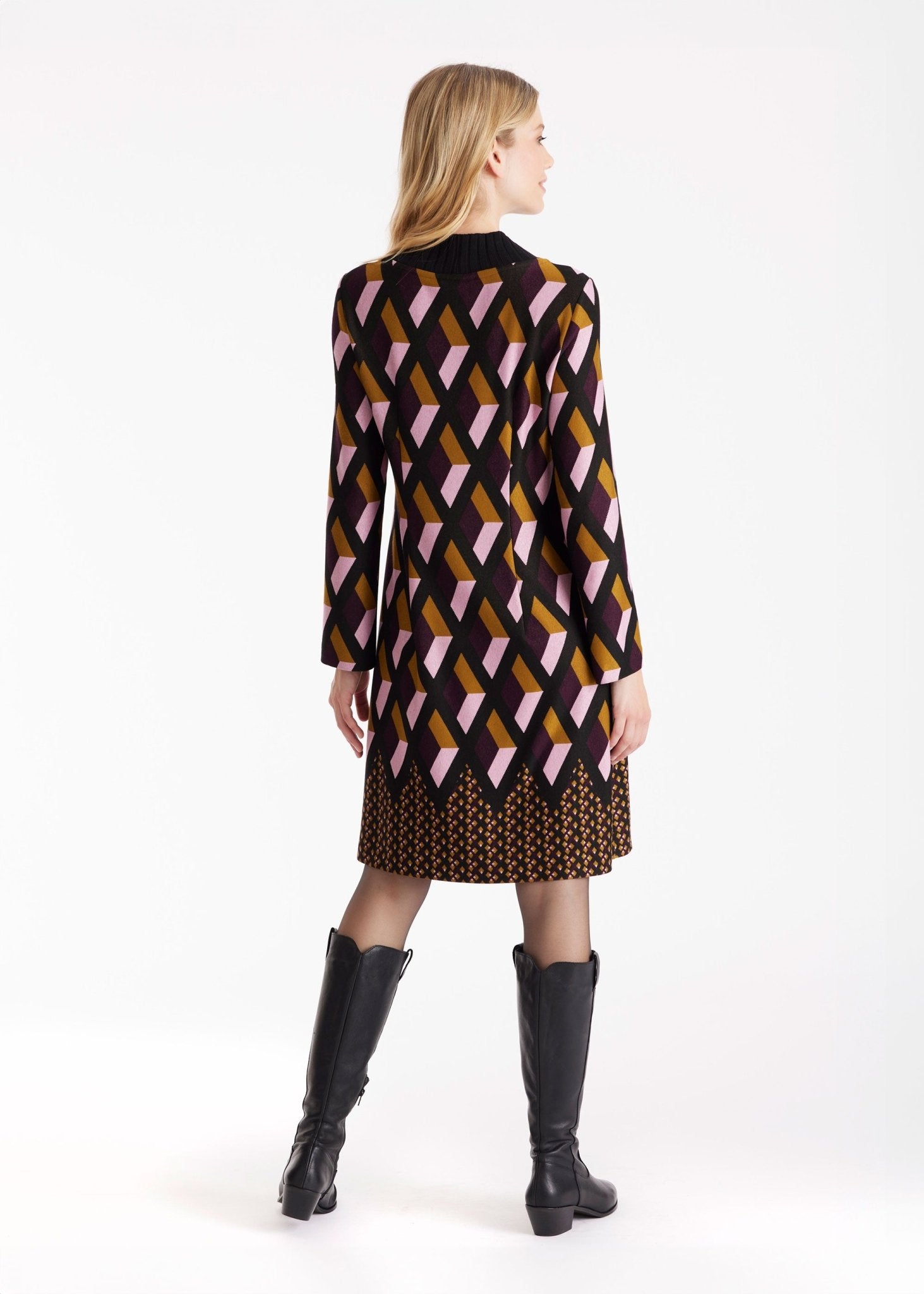 Kurzes Kleid QUBICON mit Stehkragen, langen Armen und geometrischem Muster in Dunkelrot 