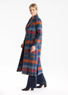 Langer Mantel ZUQUIT mit Revers, Knopfleiste und Karomuster in Blau, Orange und Pink