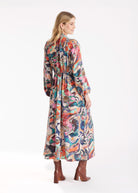 Langes Kleid DYOTI mit langen, weiten Armen, V-Ausschnitt und mehrfarbigem Muster