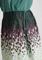 Bluse BLUFFIE mit Kragen und V-Ausschnitt, kurzen Ärmeln und Tunnelzug am Saum in Grün