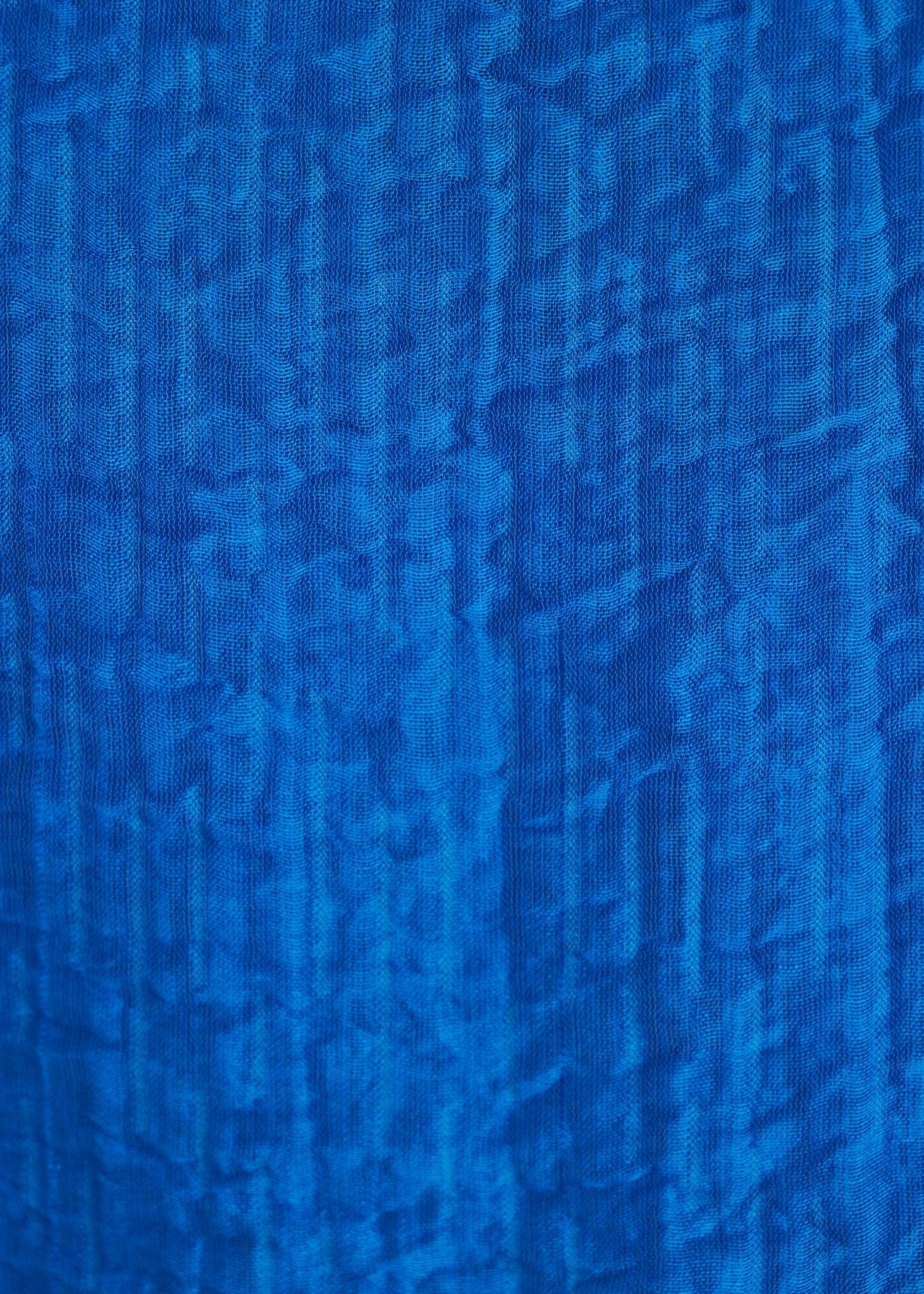 Legere Bluse NATRONI mit raffiniertem Kragen und kurzen Ärmeln in Blau