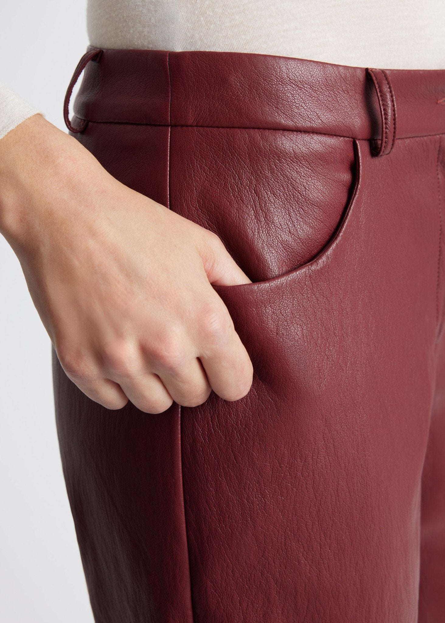 Legere Hose WYDOKI aus Lederimitat in Knöchellänge - FOX'S-Fashion