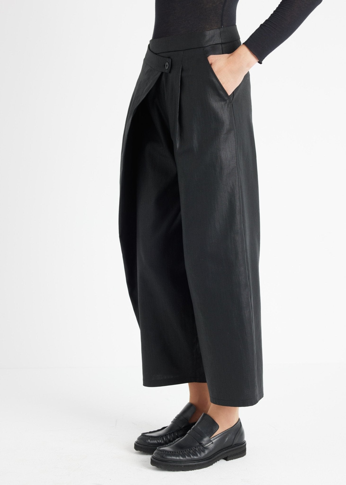 Legere Hose ZABERA aus 100 % Baumwolle mit asymmetrischem Bund - FOX'S-Fashion