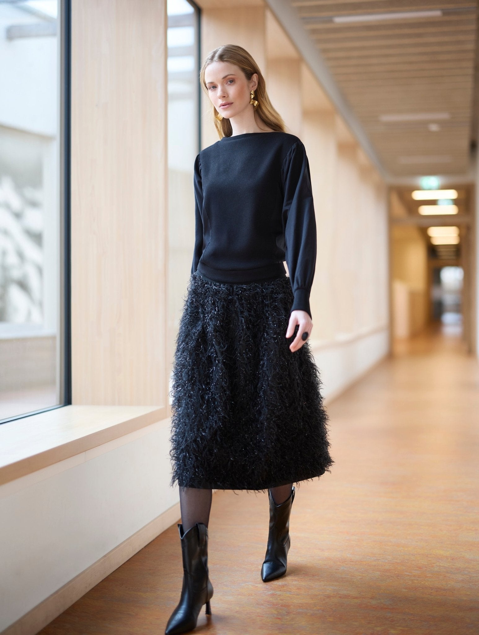 Pullover HOPUI mit Rundhals und langen Armen in Schwarz