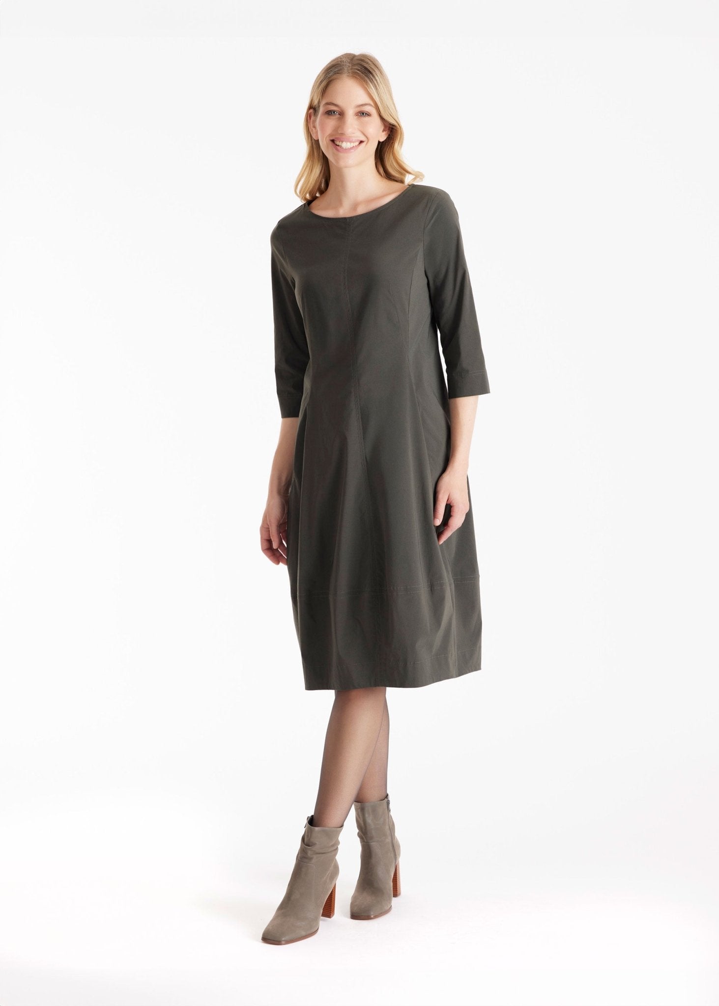 Kleid JABORO in Midi-Länge mit Rundhals, 3/4-Armen und leichter O-Form in Khakigrün