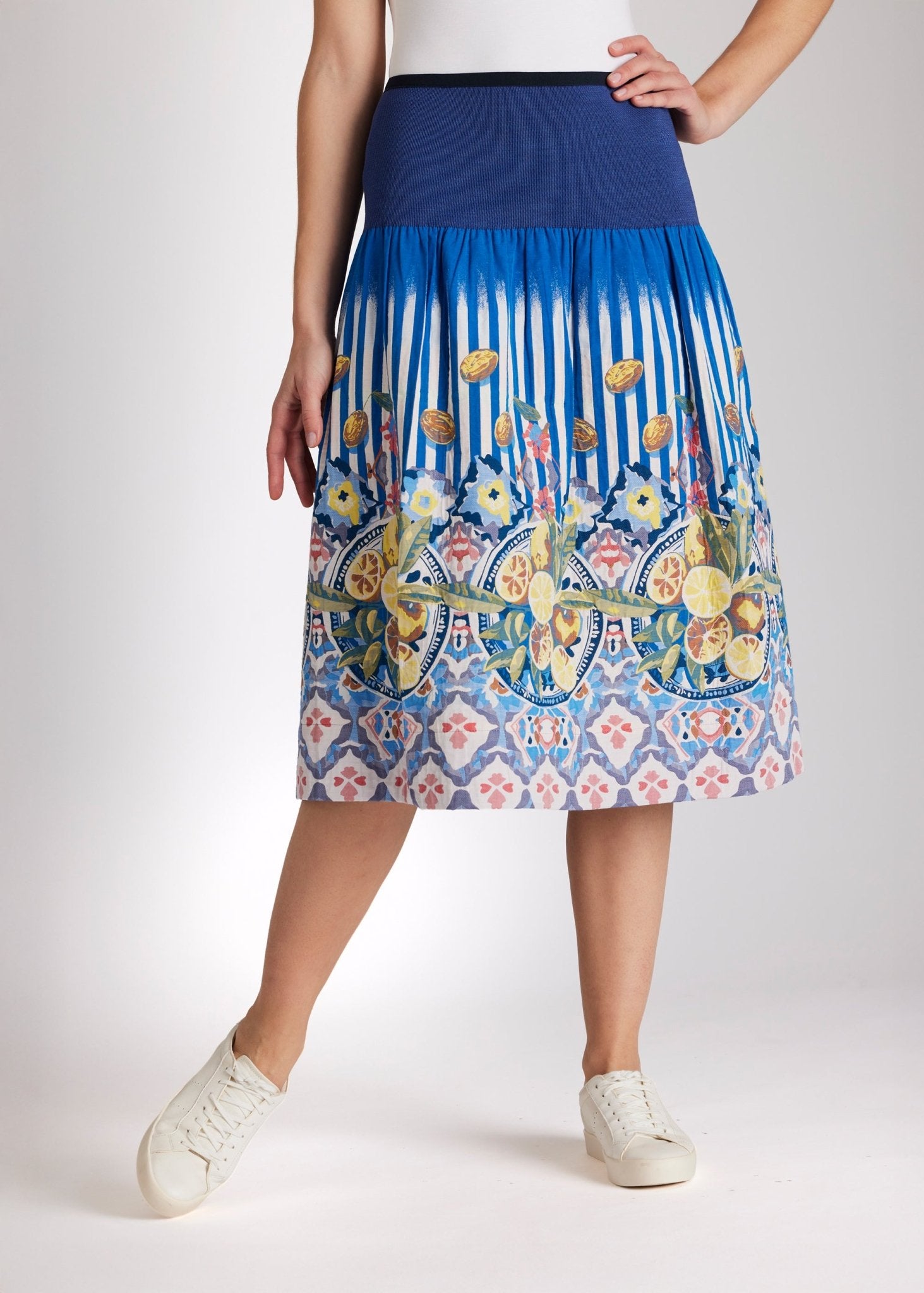 One Size Rock LONGERO-S in Midi-Länge mit Gummibund in Blau mit Fruchtmuster