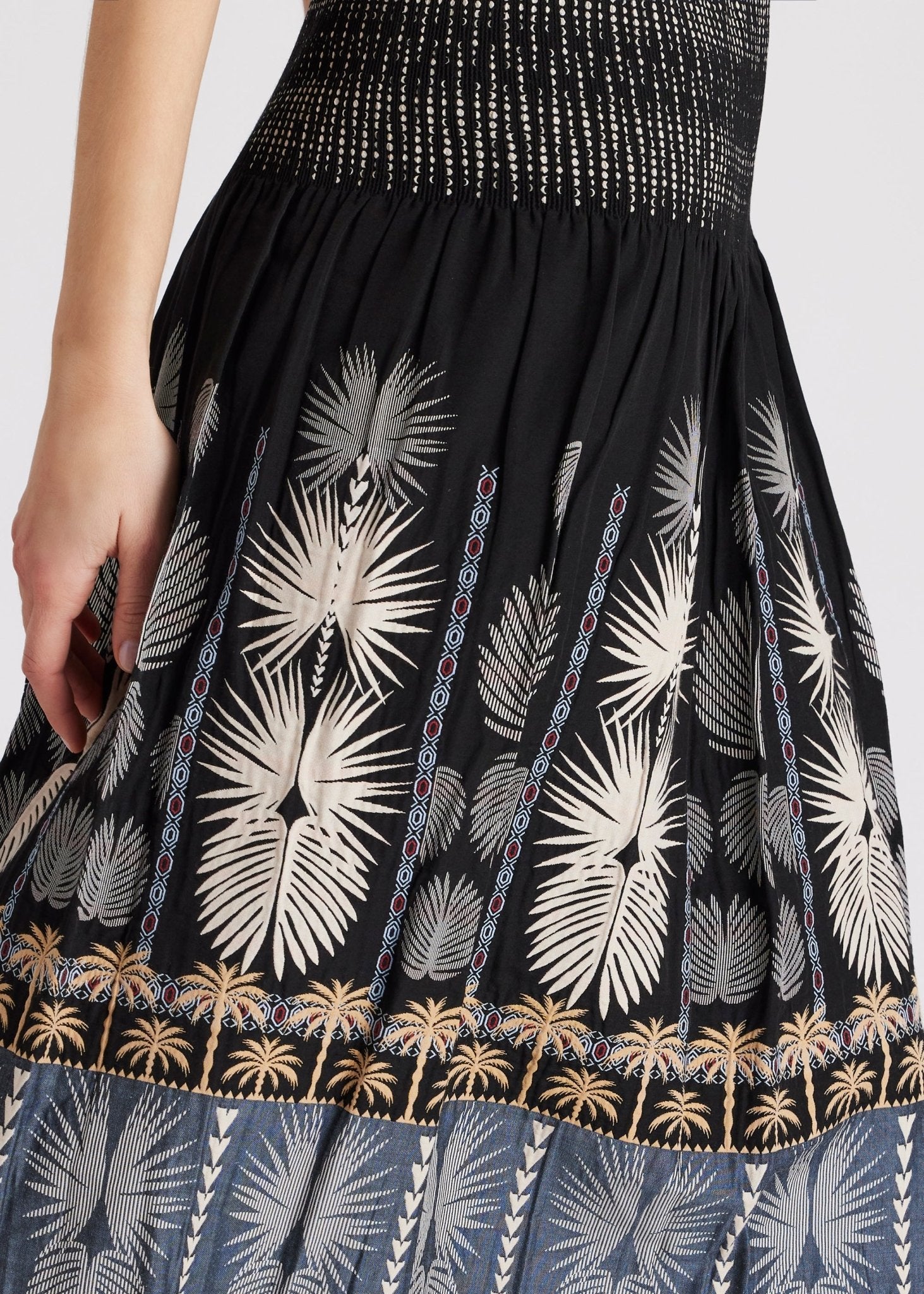 One Size Rock LONGERO-S in Midi-Länge mit Gummibund in Schwarz mit Palmenmuster