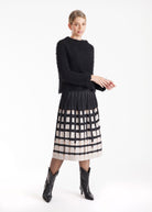 Ausgestellter Rock LONGERO-W in Midi-Länge mit Gummibund und Karomuster in Schwarz und Weiß