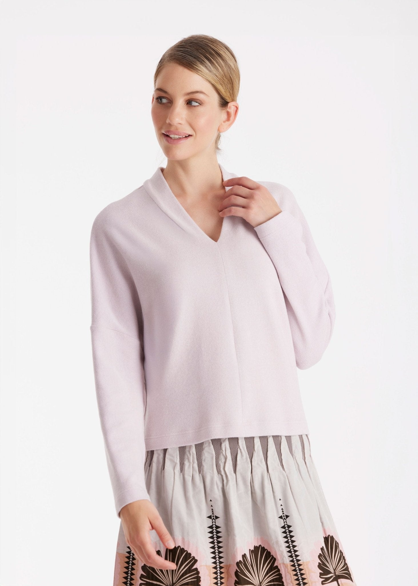 Pullover FEALIA mit V-Ausschnitt und langen Armen in Rosa