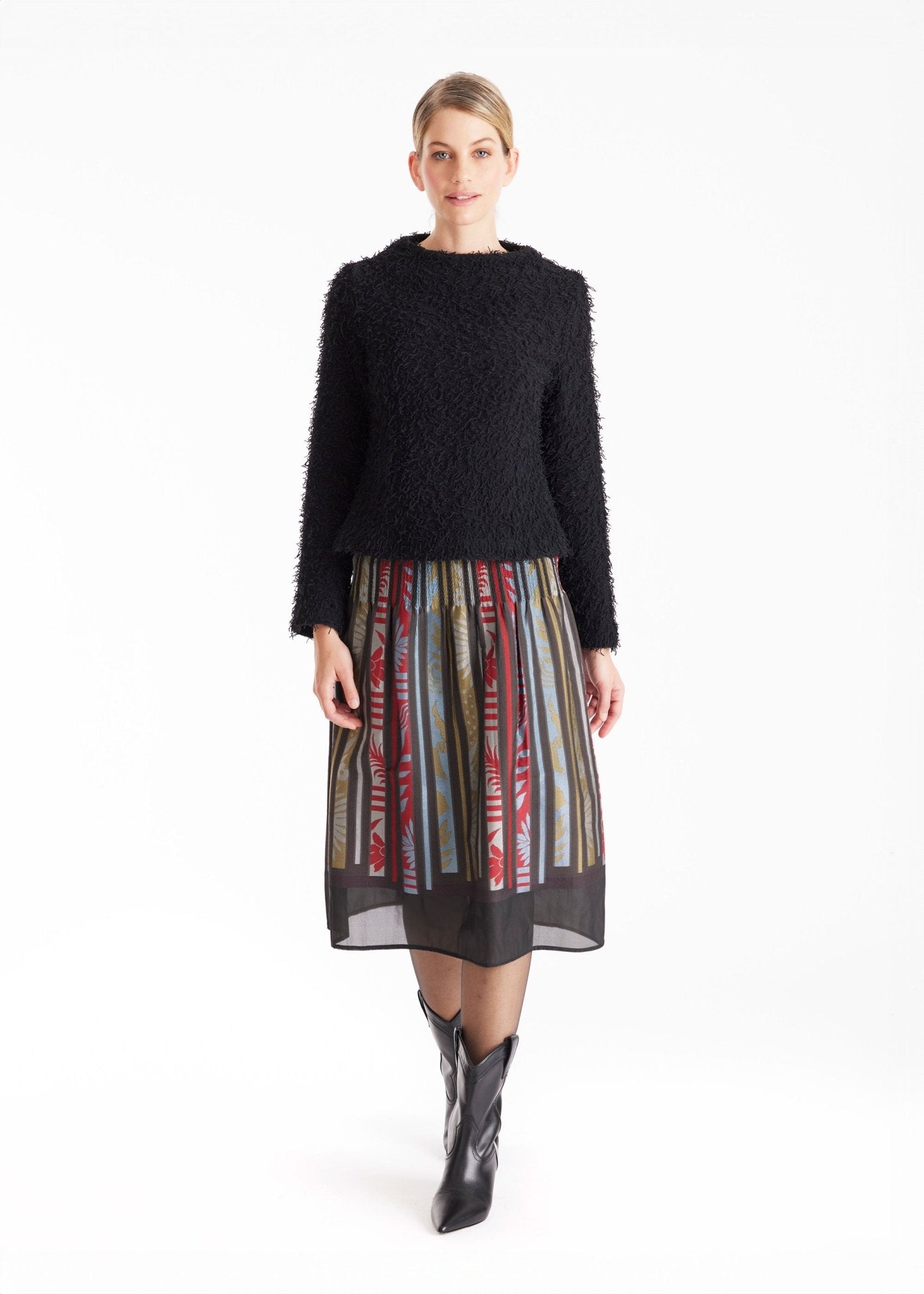 Pullover GADUNI mit hohem Rundhals und langen Armen in Fransen-Optik in Schwarz