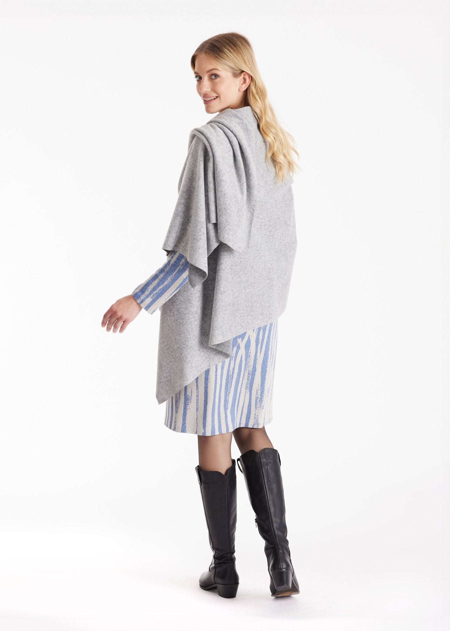 Stola SUSTOLA in Hellgrau