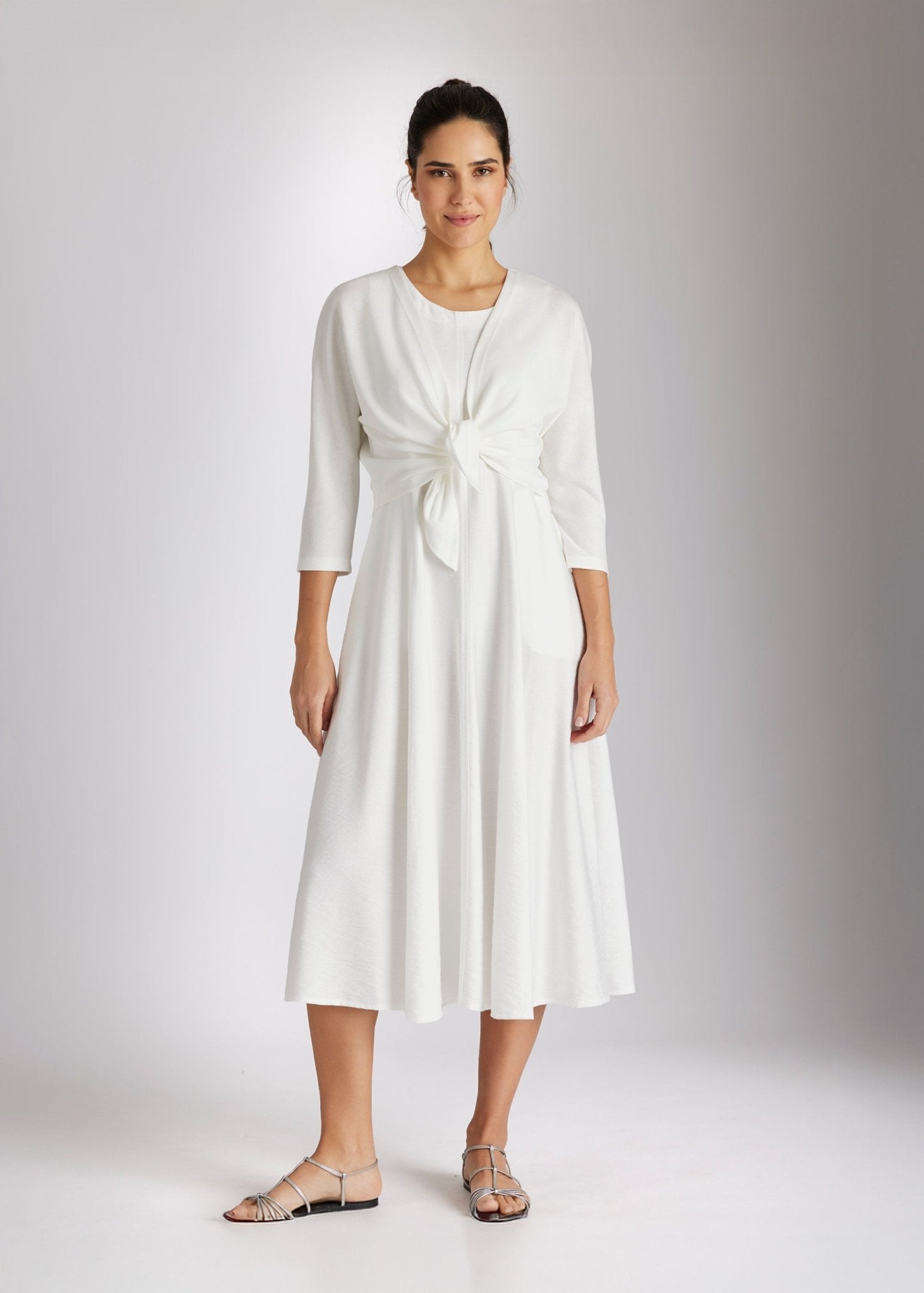 Ärmelloses Midi-Kleid NOWINA mit Rundhalsausschnitt und weitem Rock in Weiß