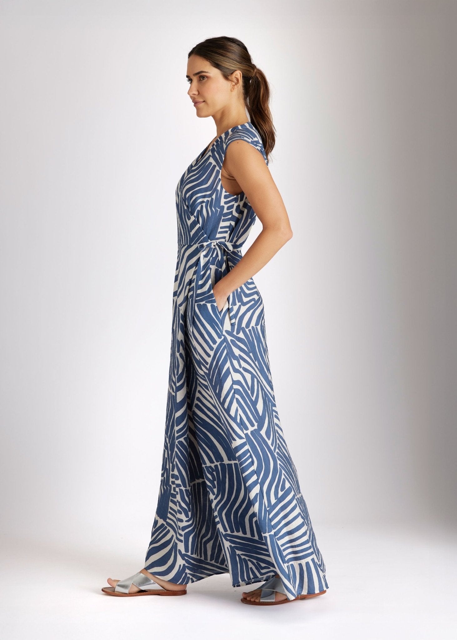 Taillierter Jumpsuit XYMPA aus Viskose mit weitem Bein - FOX'S - Fashion