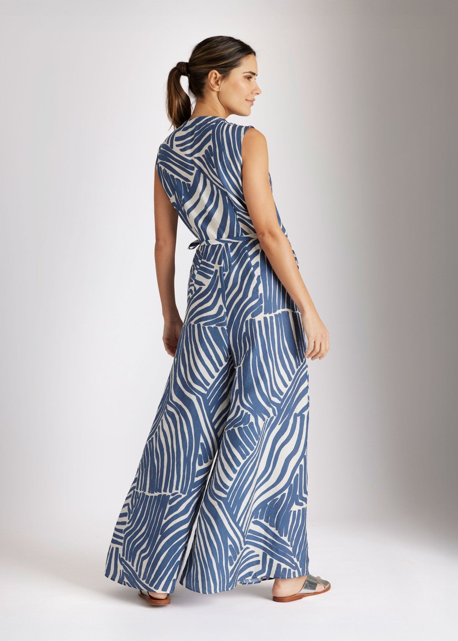 Taillierter Jumpsuit XYMPA aus Viskose mit weitem Bein - FOX'S - Fashion