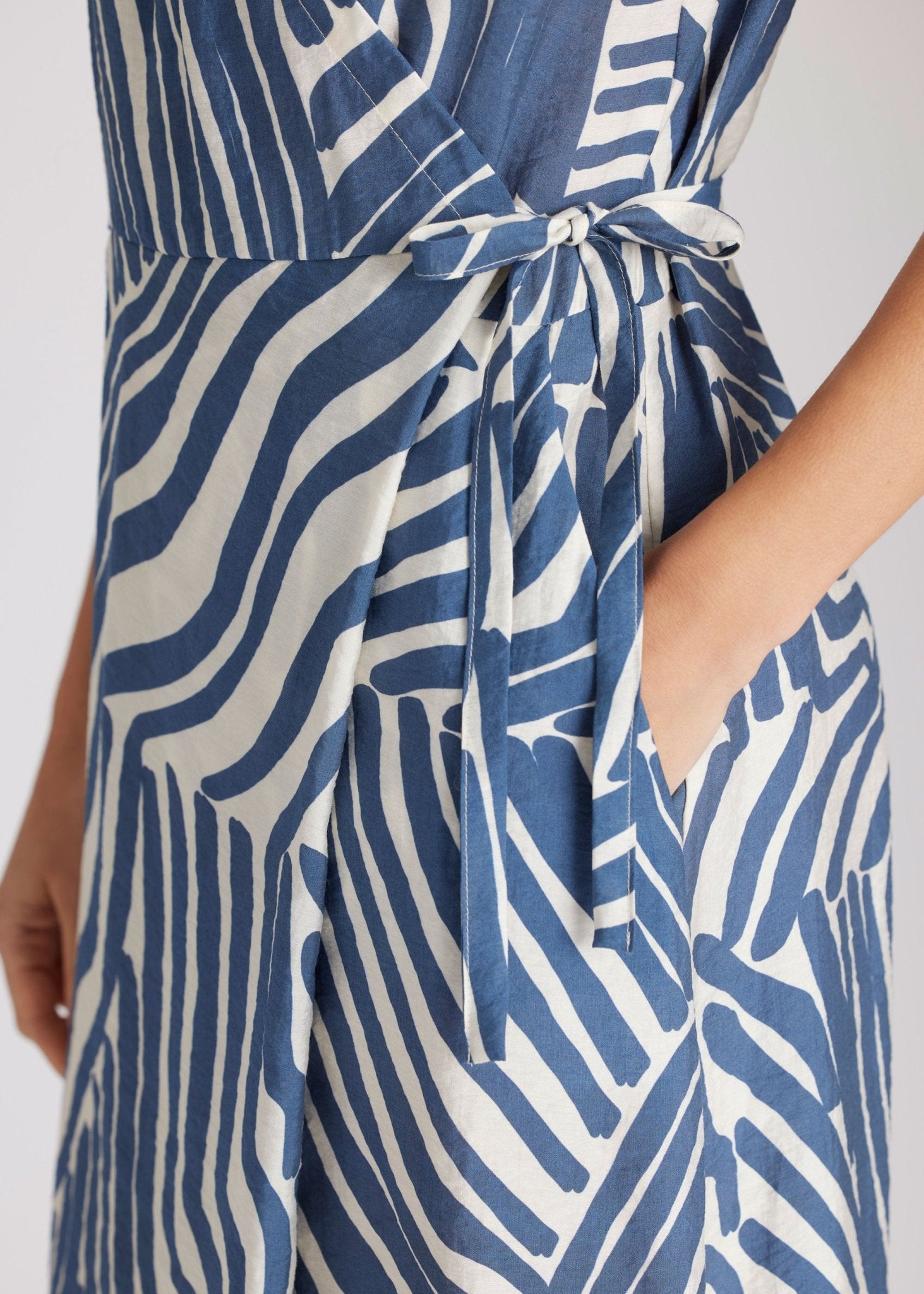 Taillierter Jumpsuit XYMPA aus Viskose mit weitem Bein - FOX'S - Fashion