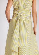 Ärmelloses Midi-Kleid GUANOTA mit V-Ausschnitt, Kragen und Bindegürtel in gelb-weiß gestreift