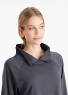 Tunika GUNIKA mit gerafften Stehkragen, langen Armen und Oberteil im Patch in Grau