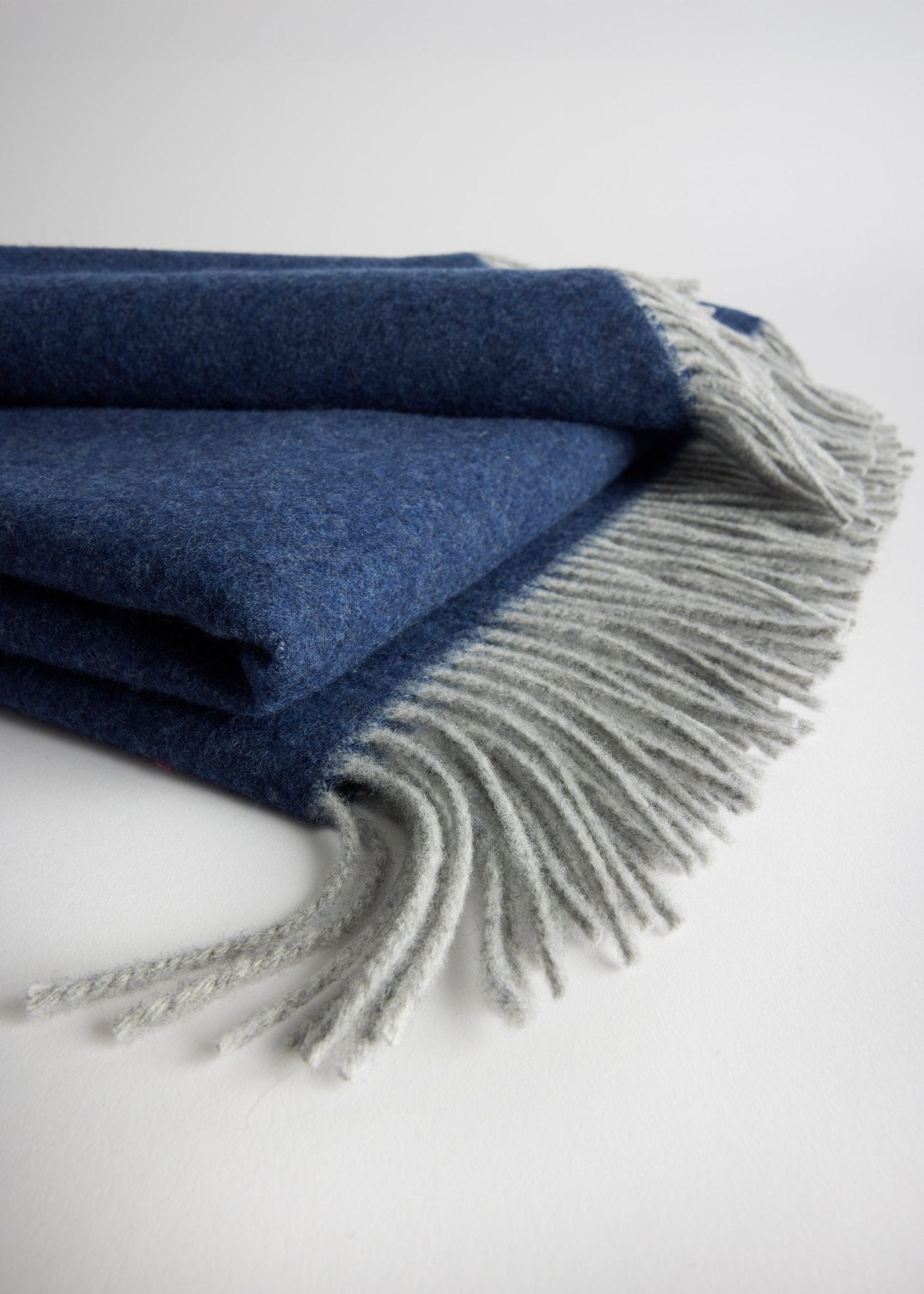 Weiche Decke LANA aus extrafeiner Schurwolle in Doubleface - Machart - FOX'S - Fashion