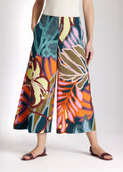Culotte DUKANA mit weitem Bein in 7/8-Länge und mehrfarbigem, floralem Print 